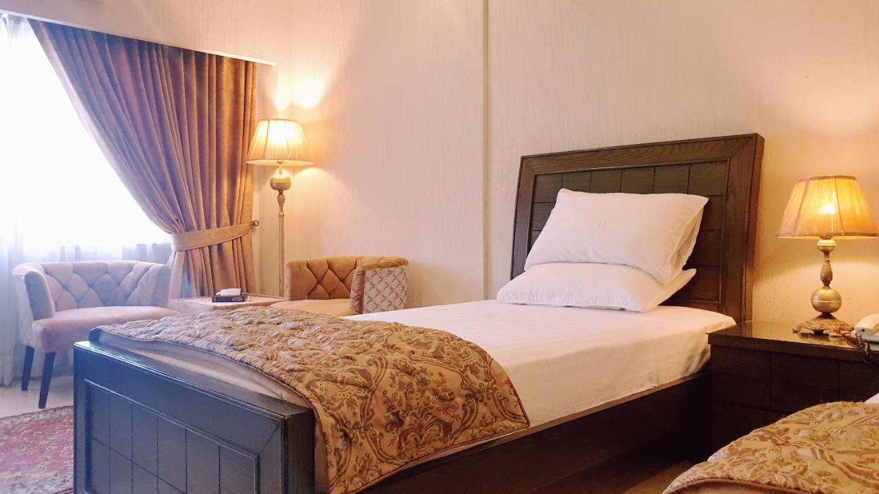 Hotel Grand Arena Равалпинди Екстериор снимка